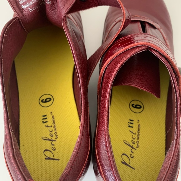 GRAVITY DEFYR Red Leather Shoes—SZ. 6 - Picture 4 of 8
